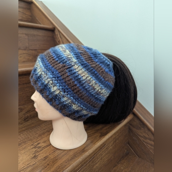 Hand Knit Pony Tail Hat Blue Purple Brown Wool Blend ADULT  OS New - Picture 3 of 5